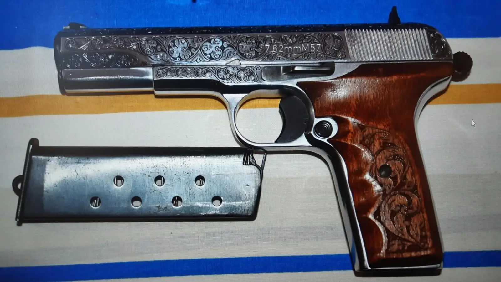Dvojica se tukla pesnicama u porodičnom sukobu u Pljevljima, treći udario ženu koja ih je razdvajala: Policija pronašla i pištolj (FOTO)