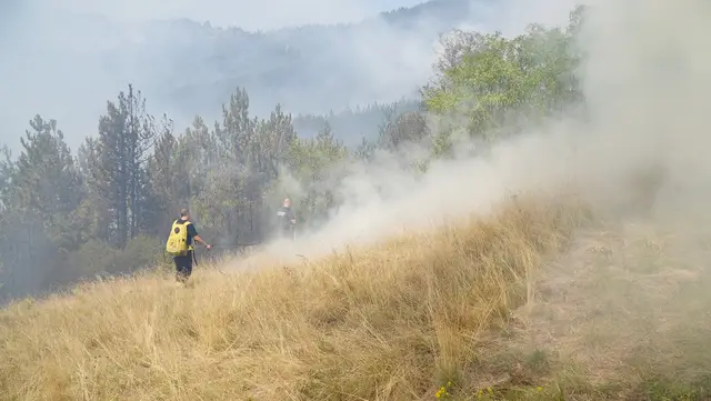 Helikopteri gase požare u dolini Ibra/ Foto: RINA