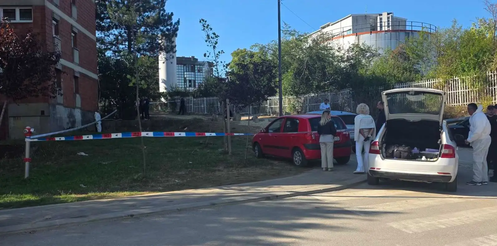 Ovo su prve slike sa mesta pucnjave u Kragujevcu: Jedno lice povređeno, policija na terenu obavlja uviđaj (FOTO)