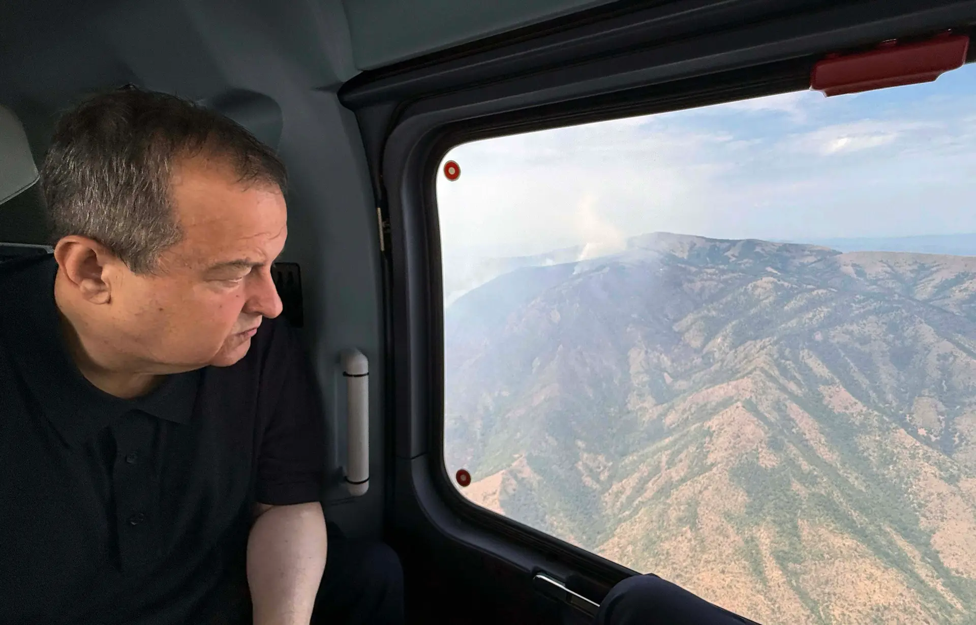 VATROGASCI BIJU BITKU NA TRI FRONTA: Dačić iz helikoptera nadletao Stolove, kod Bujanovca preti i skrivena opasnost (FOTO)(VIDEO)