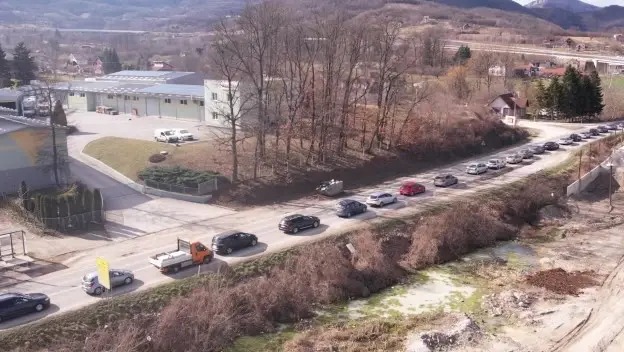 Kilometarske kolone od Požege ka Užicu i Zlatiboru: Vozači mile 20 na sat, Alem krenuo kući a uleteo u saobraćajni pakao