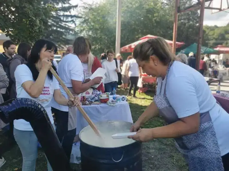 Ovde se pravi najbolji kačamak u Srbiji: Ježevica je prestonica ovog specijaliteta, tokom sabora kroz selo prošlo na hiljade ljudi