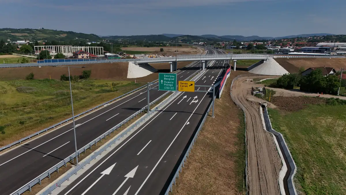 Vozači oprez na Moravskom koridoru: U dužini od skoro kilometar zatvorene su vozna i zaustavna traka, radovi se izvode i na drugim deonicama