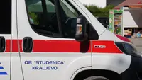 JEZIVA NESREĆA U CENTRU KRALJEVA: Automobil izleteo na trotoar i udario majku sa bebom u kolicima i starijim detetom