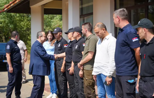 Gašenje požara u Deliblatskoj peščari uz pomoć ruskog aviona Iljušin - Foto: Ministarstvo unutrašnjih poslova Srbije