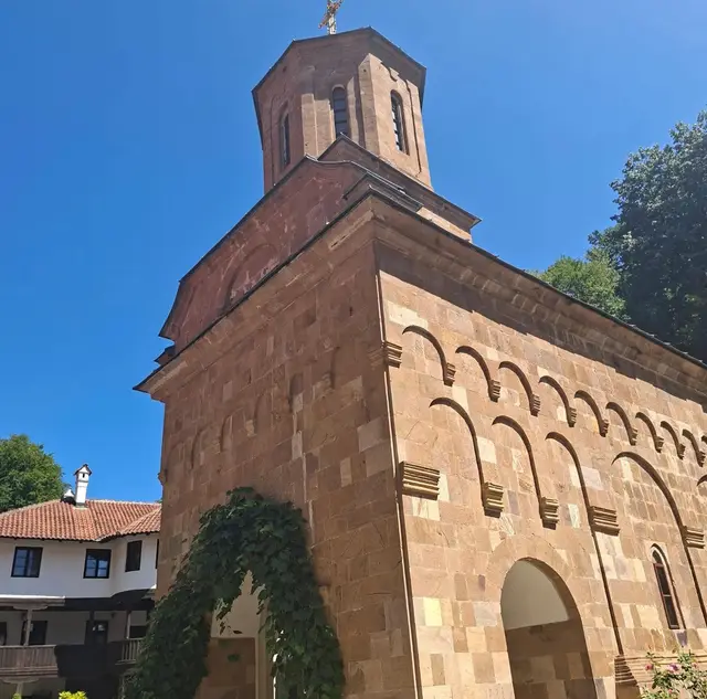 Manastir Vraćevšnica šest vekova okuplja vernike / foto: RINA
