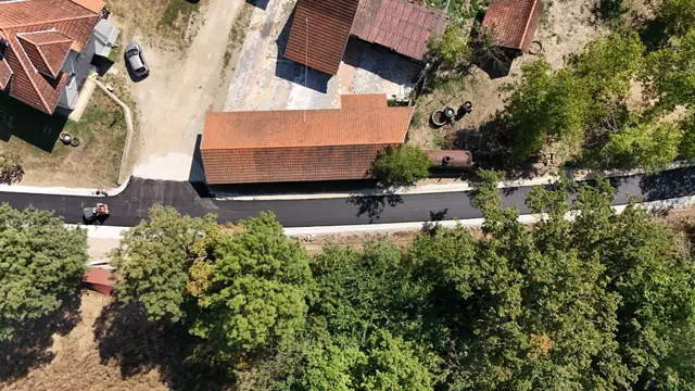 Asfaltirana deonica u Trbušanima u Čačku / foto: Jovan Nikolić, RINA