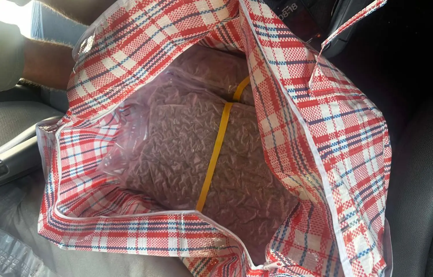 Pala trojka sa 85 kilograma droge, medju njima je i jedan Čačanin: U teretnjaku otkriveni kokain i marihuana (FOTO)(VIDEO)