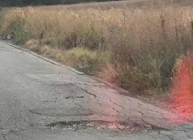 Na prilaznom putu zaista su krateri / foto: RINA