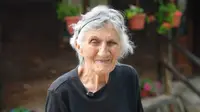 Ovo je majka hrabrost o kojoj priča cela Srbija: Posetili smo baku Olgu koja je bolesnog sina 60 godina nosila na rukama - ništa joj nije padalo teško i nosila bi ga još da je živ (FOTO)