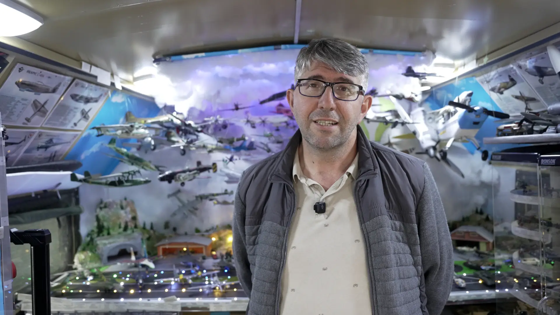 Neverovatan muzej na Zlatiboru: Samir duže od tri decenije skuplja makete aviona, pod njegovim krovom sada preko 1.500 posebnih eksponata (FOTO)