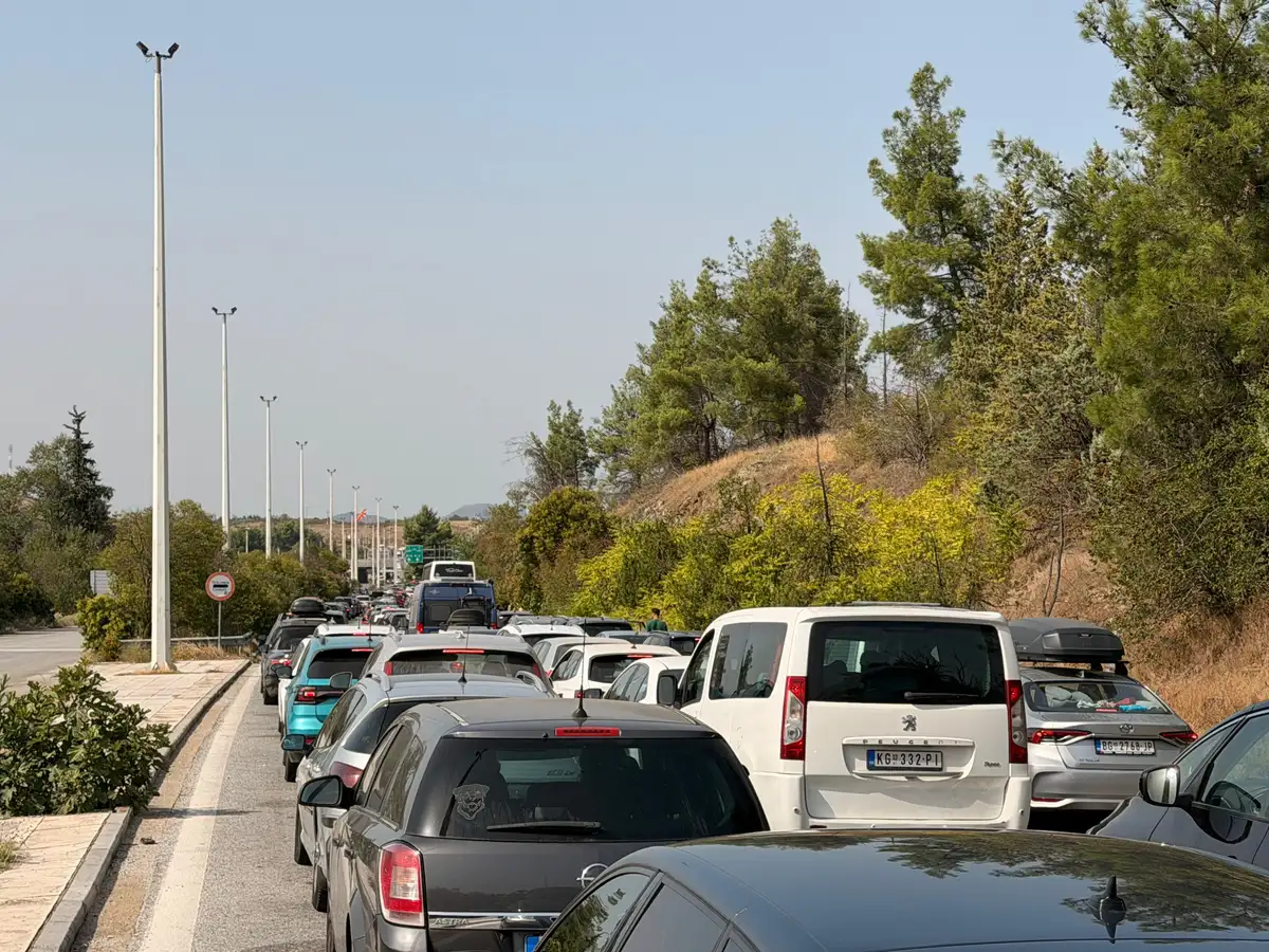 Kolaps na graničnom prelazu Evzoni, čeka se satima: Letovi ka Grčkoj iz Lađevaca takođe kasne - poslednji vikend avgusta doneo ogromnu saobraćajnu gužvu (FOTO)