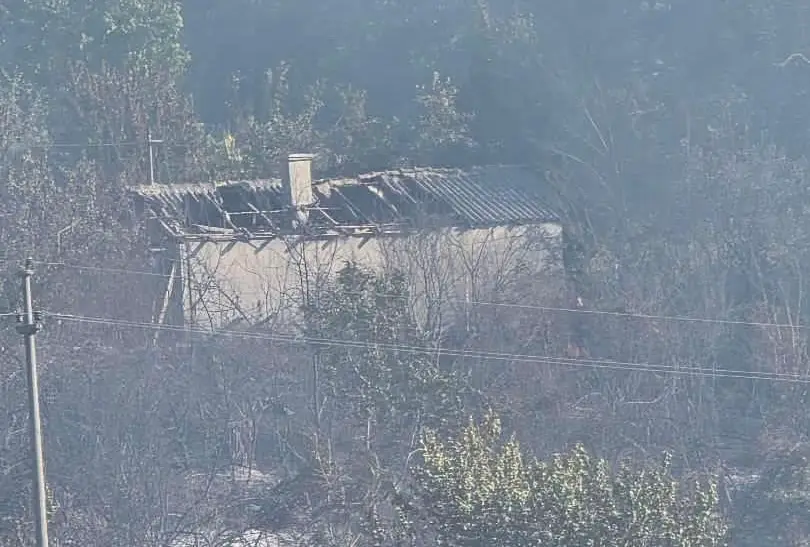 Decu smo izvlačili iz vatre, samo smo želeli njih da spasimo: Vatra progutala kuću porodice iz Smederevske Palanke, sve je nestalo za par minuta (FOTO)