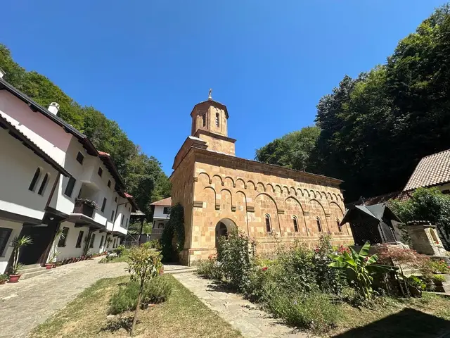 Manastir Vraćevšnica šest vekova okuplja vernike / foto: RINA