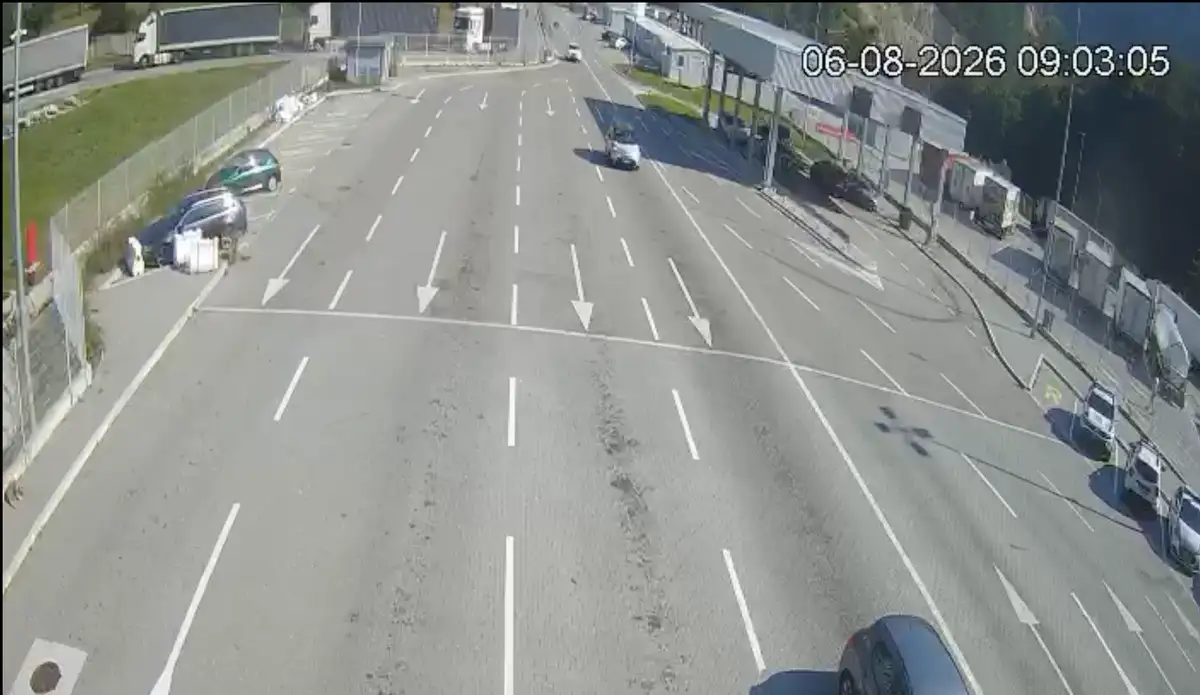 NEMA ŽIVE DUŠE NA IZLAZU IZ SRBIJE: Sablasno prazni prelazi ka Crnoj Gori, idealan trenutak za put (FOTO)