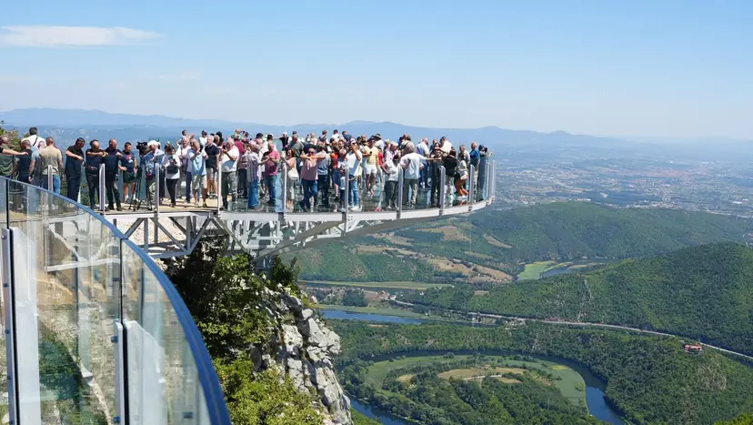 Prvi turisti stižu na Kablar Skywalk: Sedam dana ulaz besplatam, a posle se ova neverovatna atrakcija plaća - ovo je tačan cenovnik