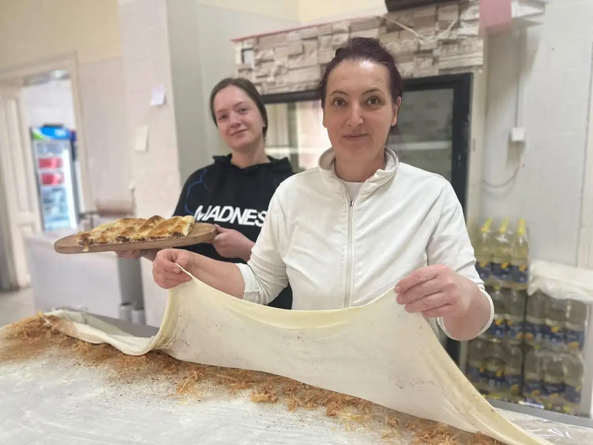 Kad se ona peče, miriše čitava kuća: Dejana i Mira čuvaju tradiciju i otkrivaju tajnu - ovako se pravi najlepša pita od jabuka (FOTO)
