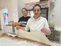 Kad se ona peče, miriše čitava kuća: Dejana i Mira čuvaju tradiciju i otkrivaju tajnu - ovako se pravi najlepša pita od jabuka (FOTO)