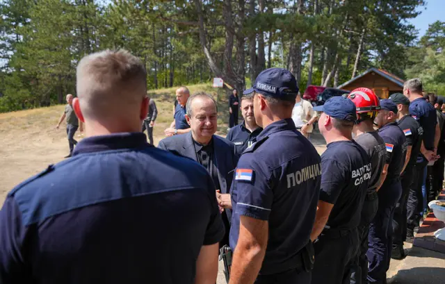 Gašenje požara u Deliblatskoj peščari uz pomoć ruskog aviona Iljušin - Foto: Ministarstvo unutrašnjih poslova Srbije