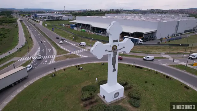 Đurđevdanski krst visok 18 metara i privlači veliku pažnju/ Foto: RINA